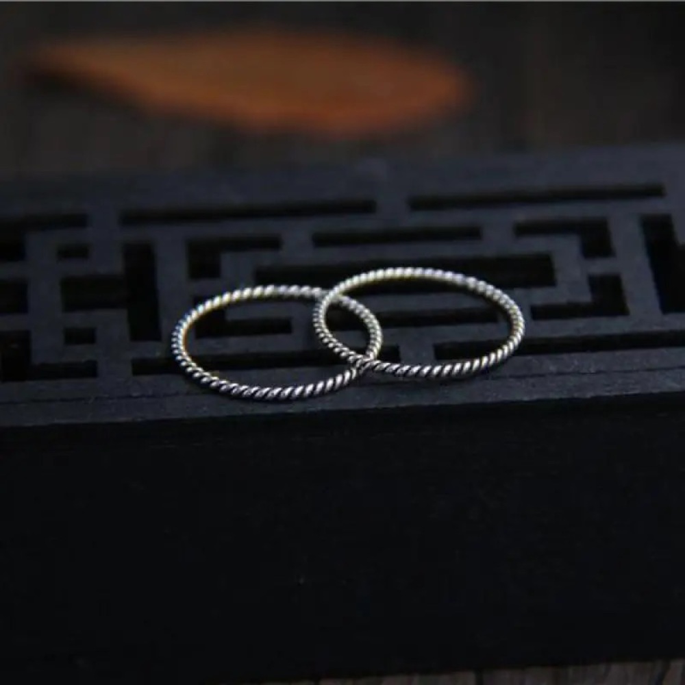 Thread Twisted Silver Ring - Picture 3 of 7
